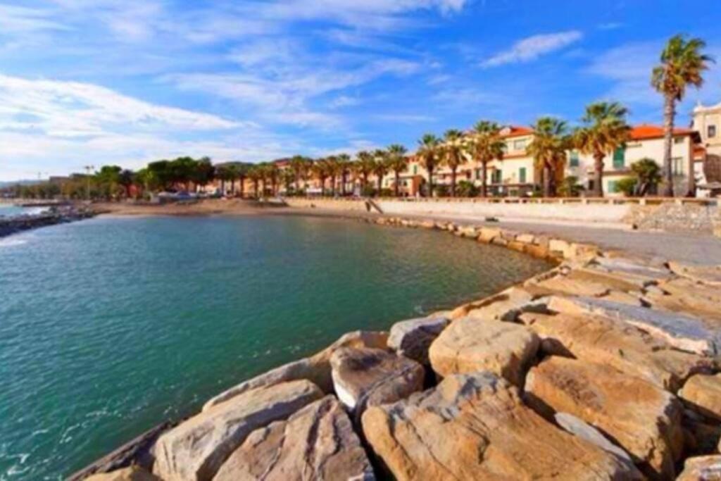 Appartamento 50 Mt Mare Con Parcheggio Riservato Riva Ligure Zewnętrze zdjęcie